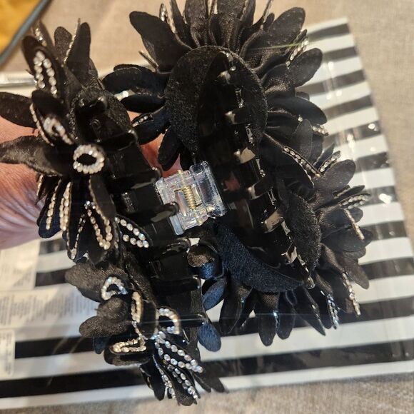 New Lele Sadoughi Crystak Dahlia Claw Clip Hair Black main image 4